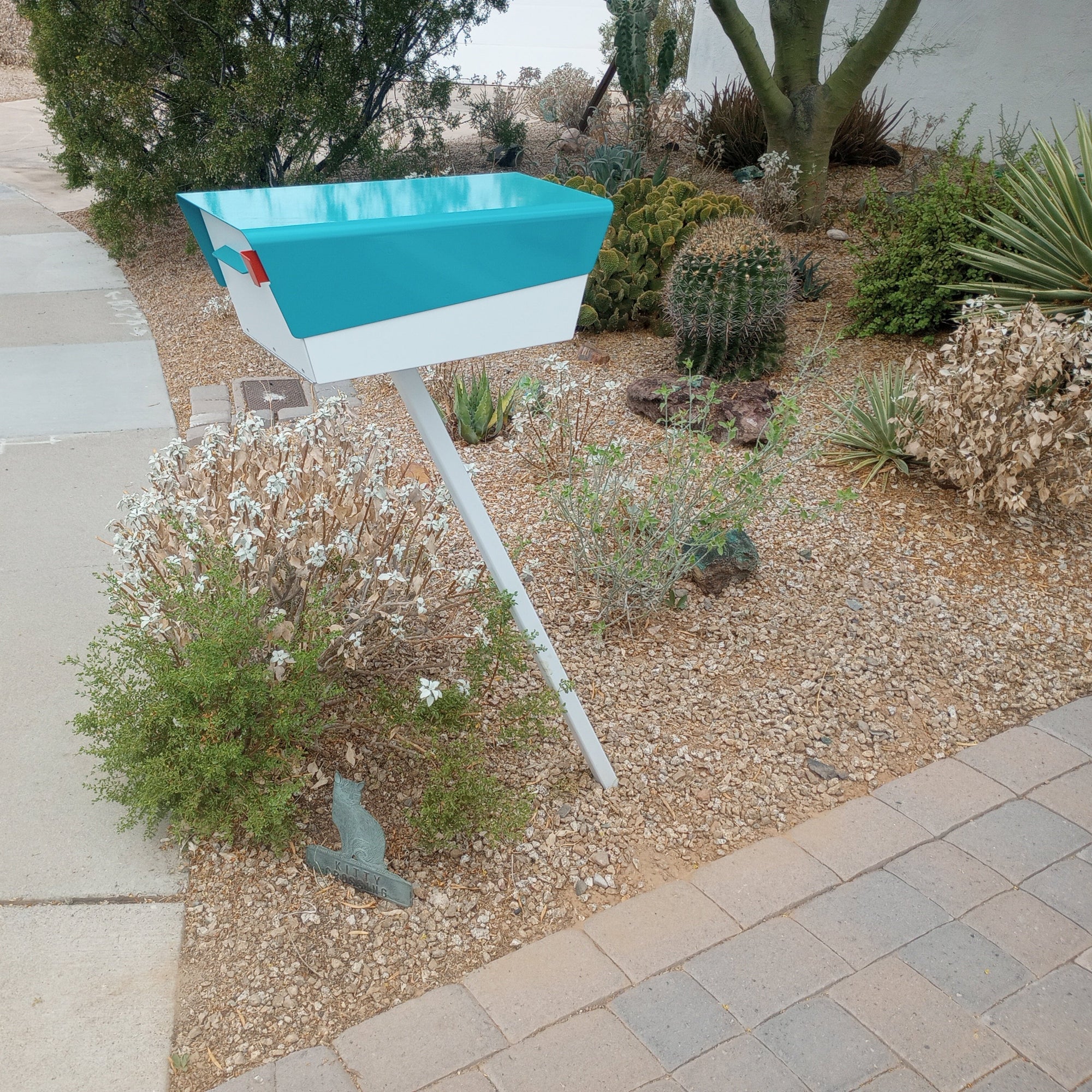 The Aerobox Modern Curbside Mailbox — Classic Collection